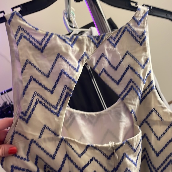 🛍️EUC LOFT embroidered Mini Dress w/ tie belt Sz.4 293 - Picture 4 of 6